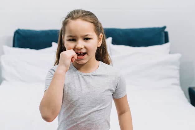 portrait-girl-having-toothache